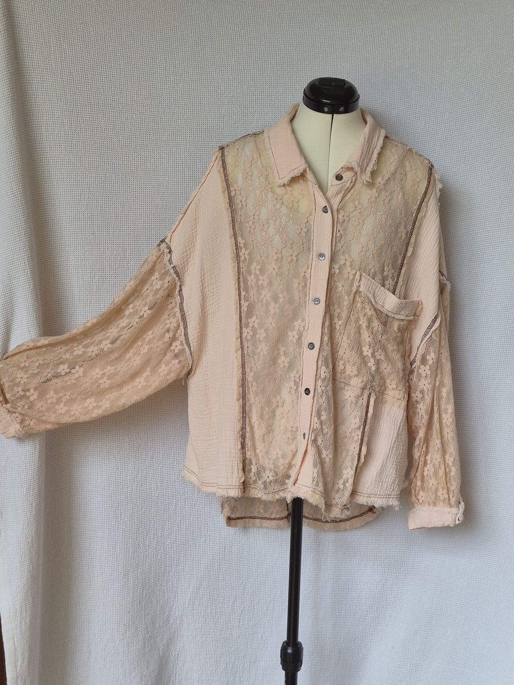 POL Blush Lace-Detail Blouse - Picture 3 of 11